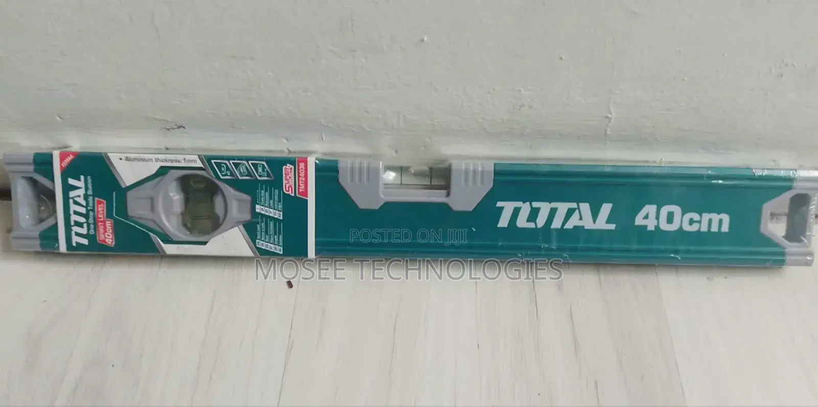 TOTAL 40cm Level Tool With Bubble Vials for Accurate Alignment