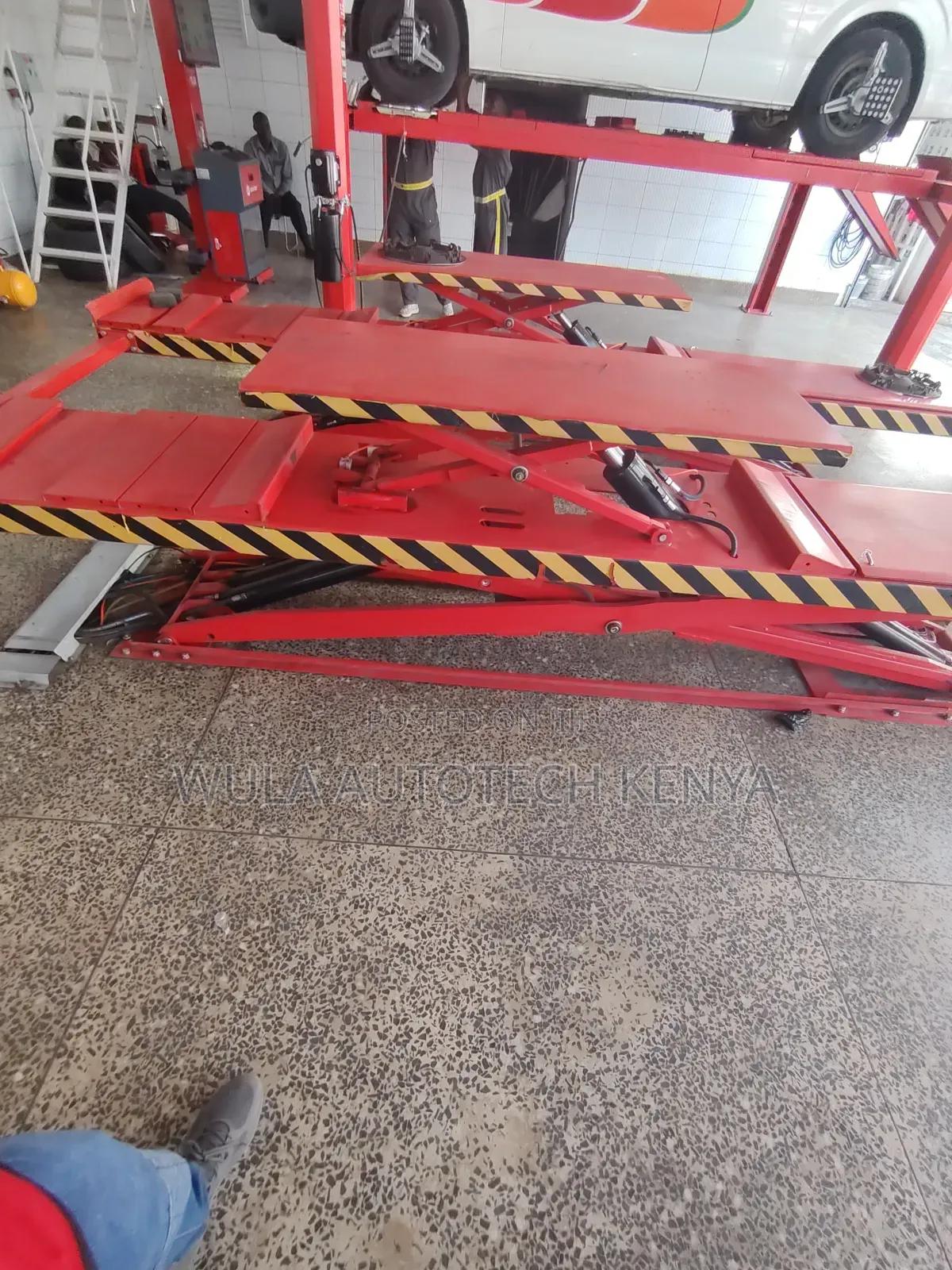 1850mm Lifting Height Big Scissor Carlift Machine Sunshine Italy