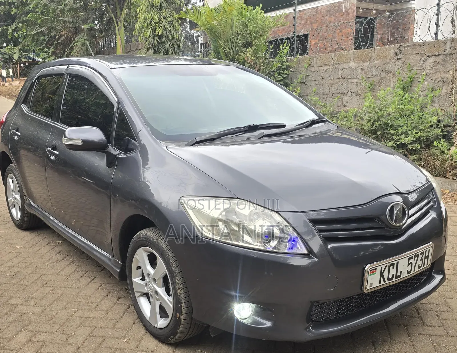 Toyota Auris 2010 Gray