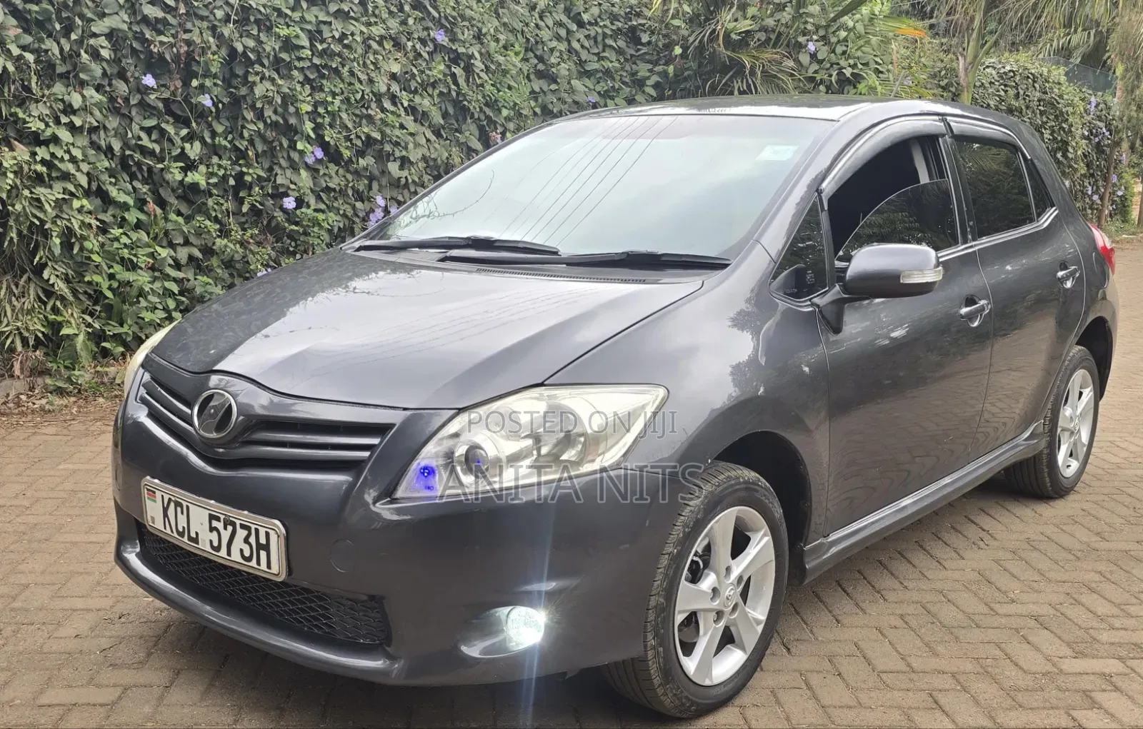 Toyota Auris 2010 Gray