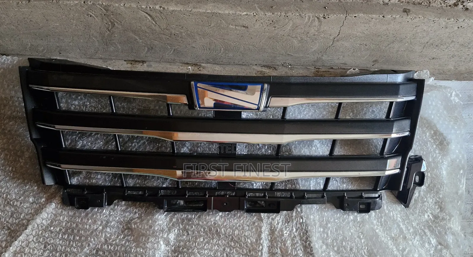 Toyota Noah 2015 Grill (ZR 80)