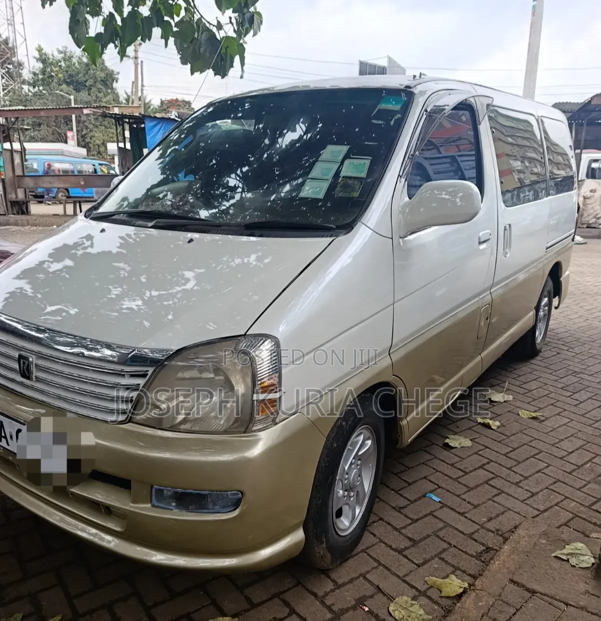 Toyota Regius 1998 White