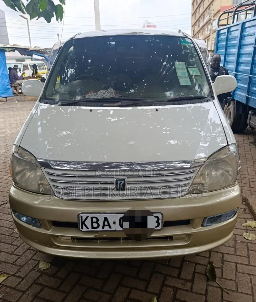 Toyota Regius 1998 White