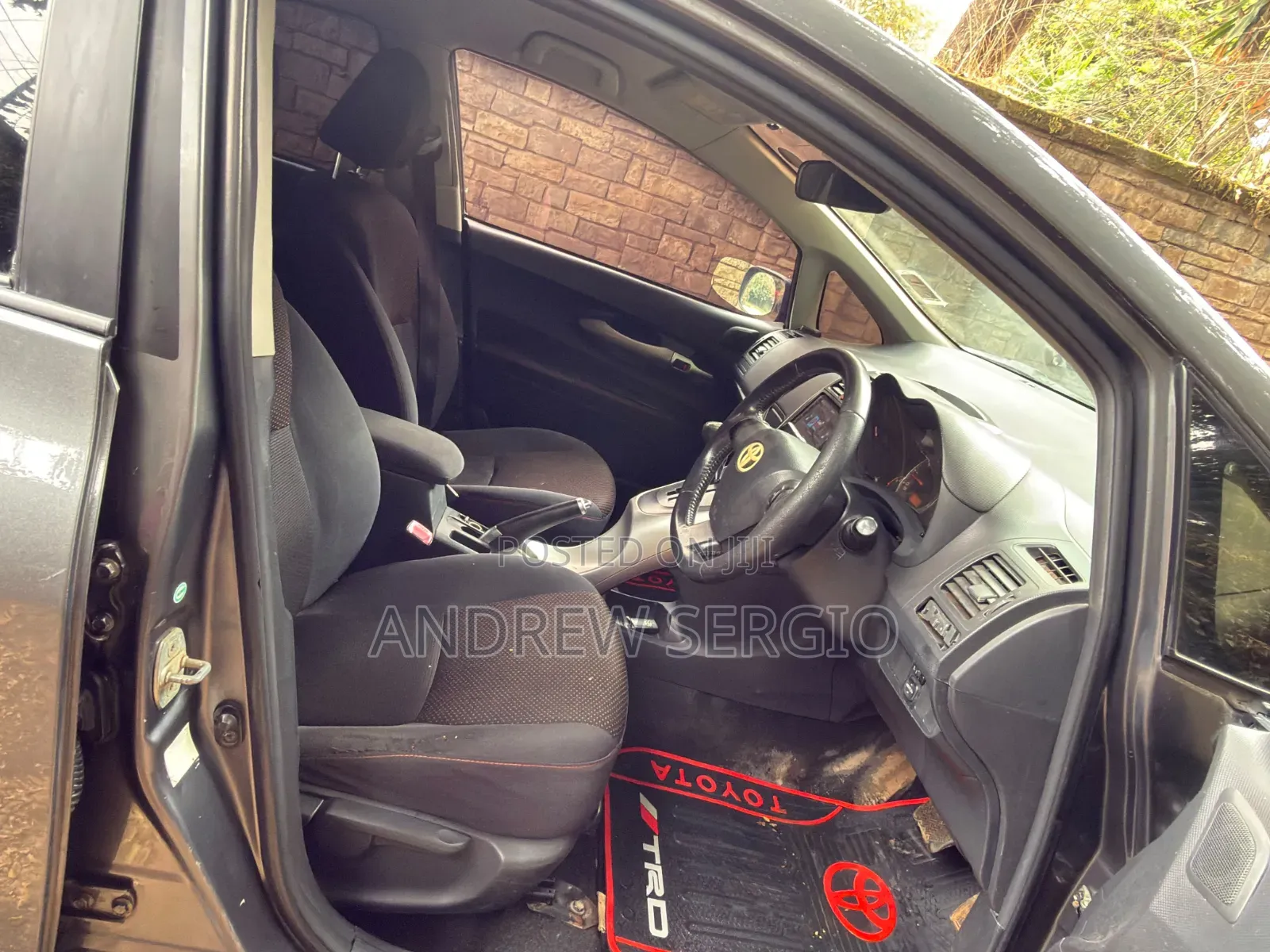 Toyota Auris 2010 Gray