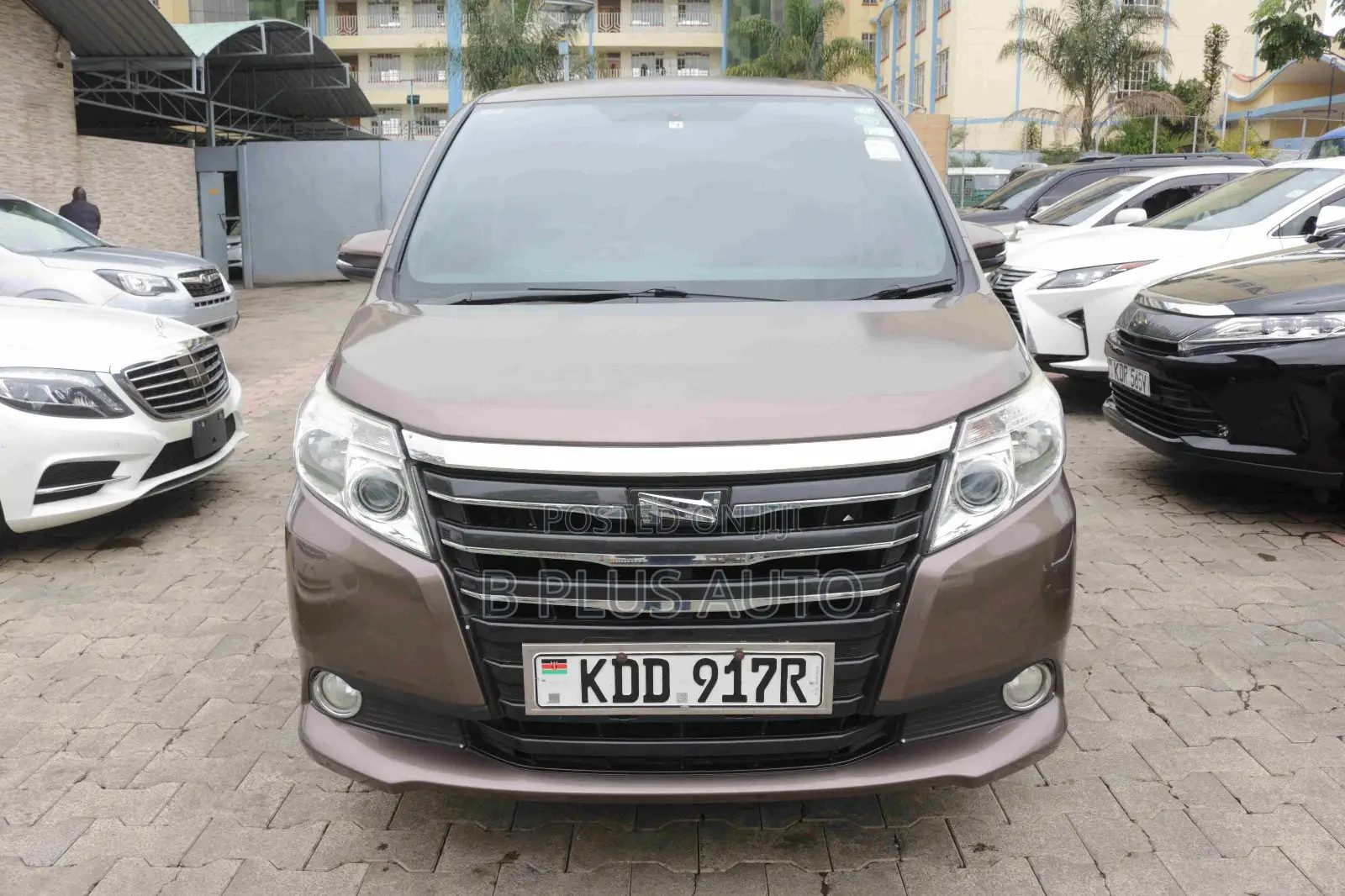 Toyota Noah 2014 Brown