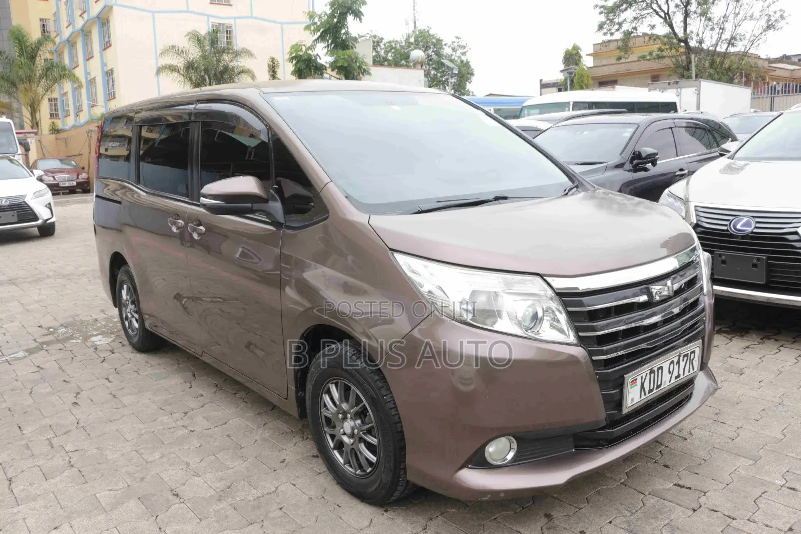 Toyota Noah 2014 Brown