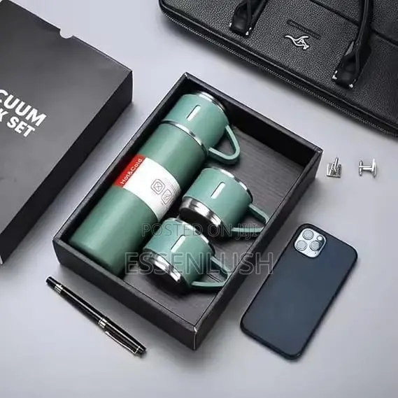 Premium 500ml Vacuum Flask Gift Set (Includes 3 Cups)