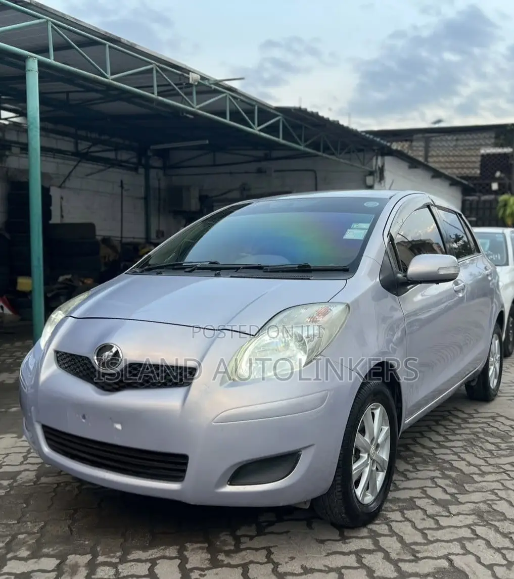 Toyota Vitz 1.3 FWD 5dr 2011 Purple