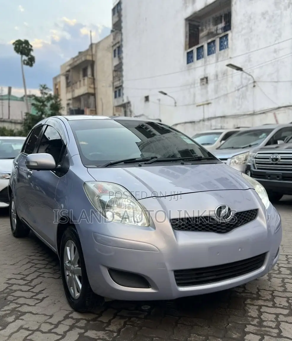 Toyota Vitz 1.3 FWD 5dr 2011 Purple