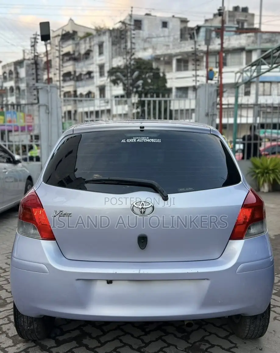 Toyota Vitz 1.3 FWD 5dr 2011 Purple