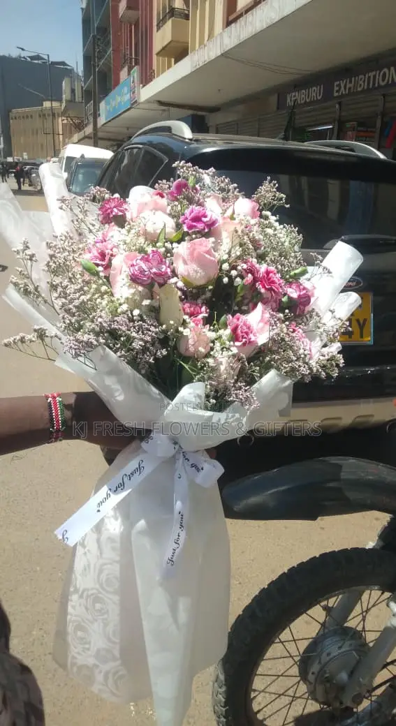 Want to Impress Someone Special? Send a Luxury Flower Bouquet Today
