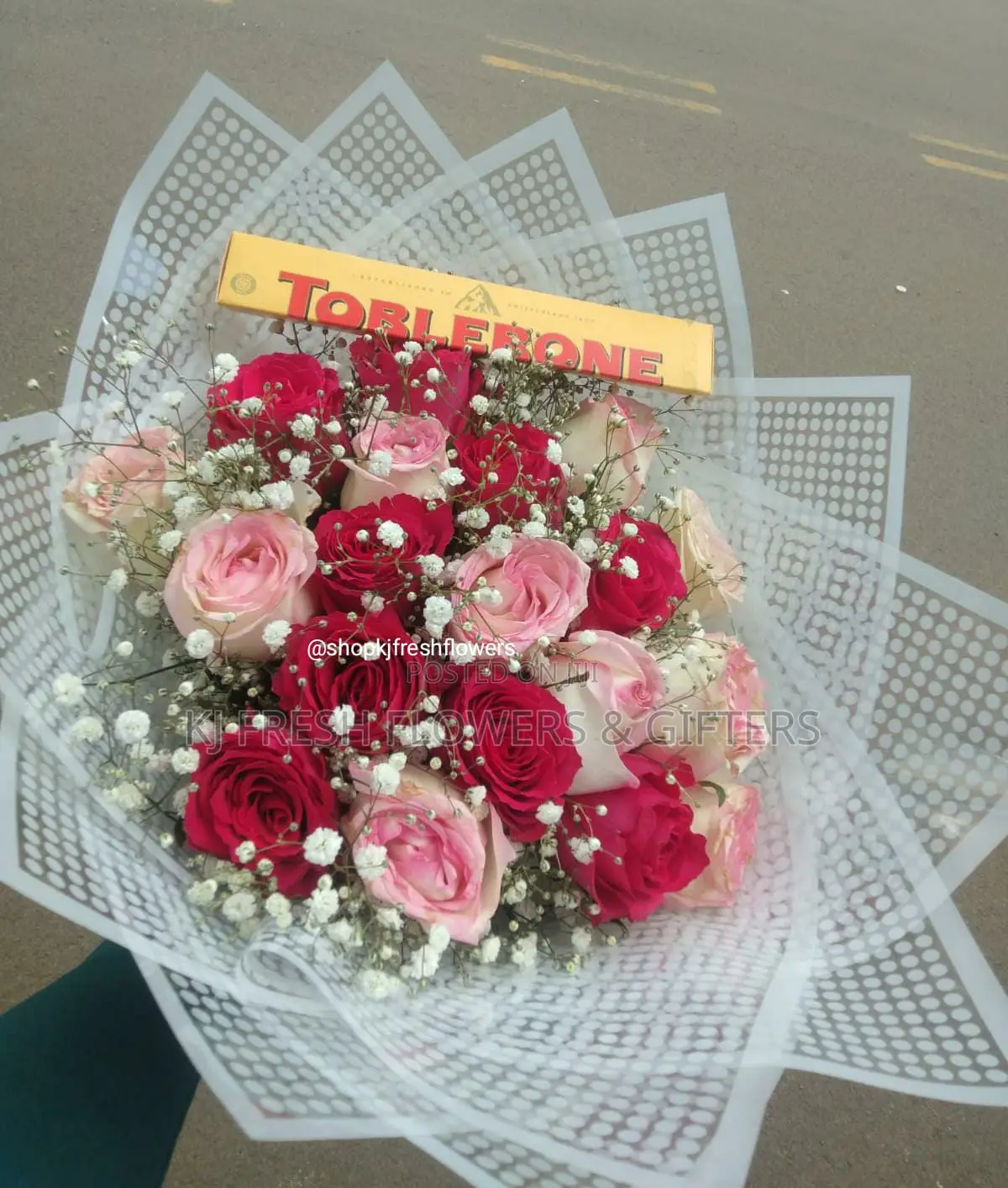 Need a Beautiful Gift Under KSh 3,000? Send Fresh Flowers + Chocolate