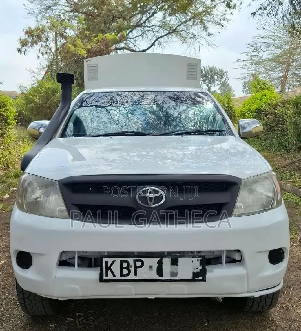 Toyota Hilux 2011 White