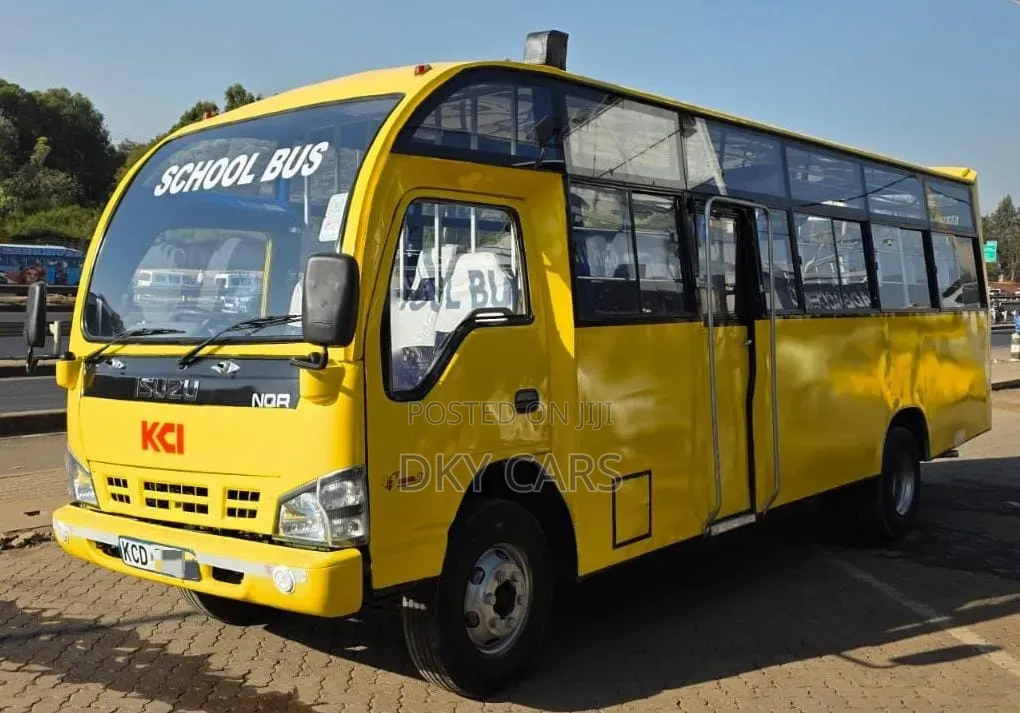 Isuzu NQR 2015 Yellow
