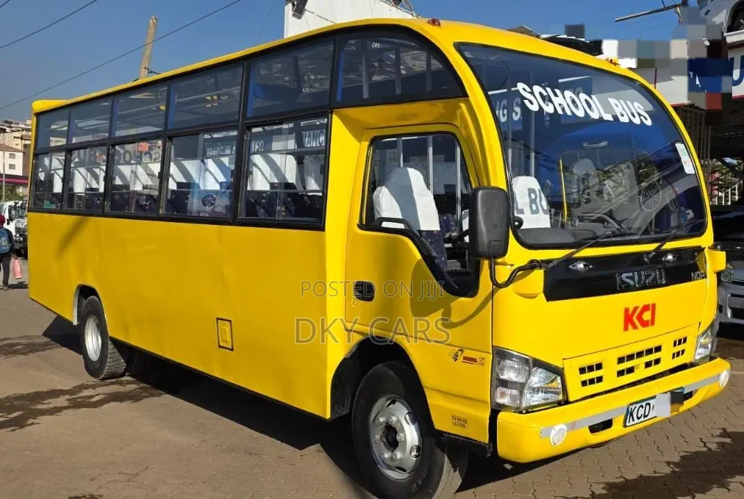 Isuzu NQR 2015 Yellow