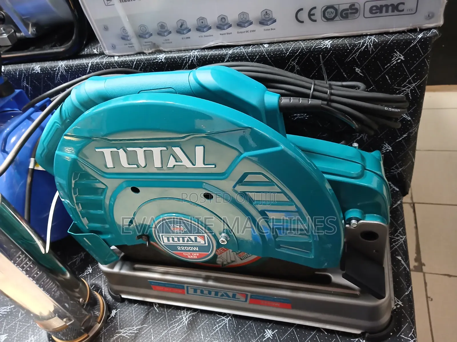 Total Cut Off Saw 2200w/ Total Cut Off Saw