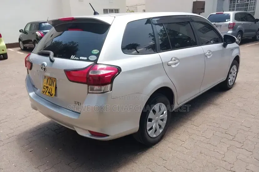 Toyota Corolla Fielder 1.5 Hybrid FWD 2016 Silver