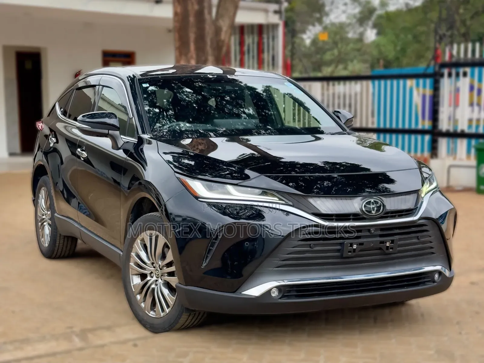 Toyota Harrier 2.0 2021 Black