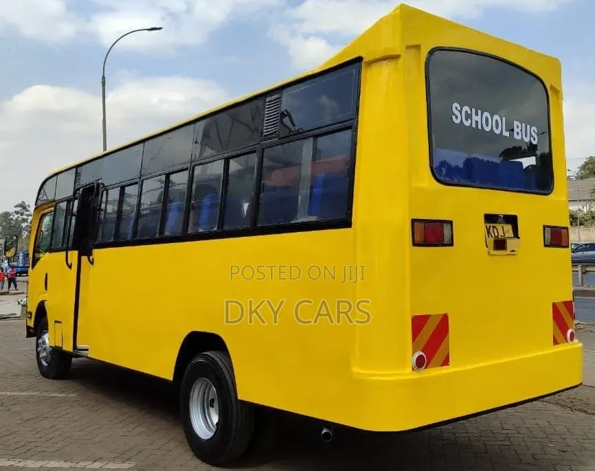 Isuzu NQR 2022 Yellow