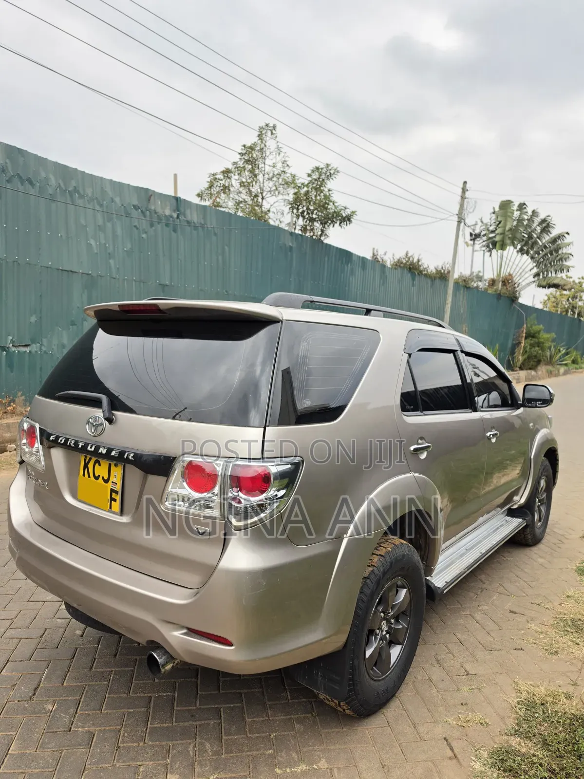 Toyota Fortuner 2009 Gold
