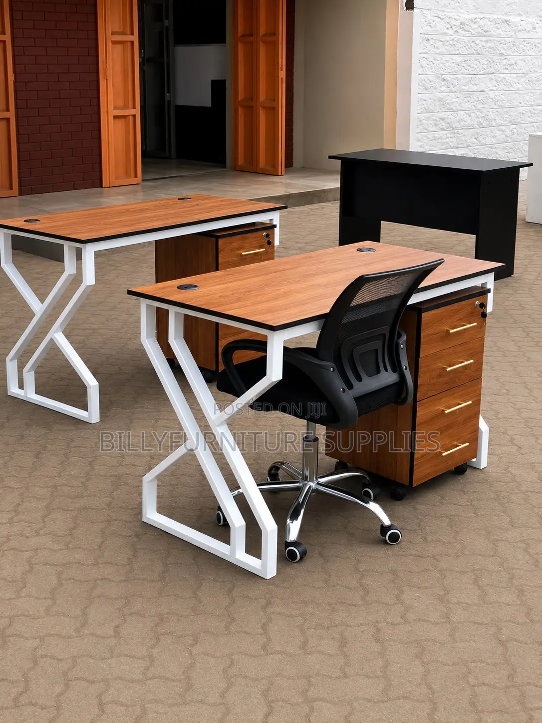 Modern Office Workstation Desk With Drawers Nairobi