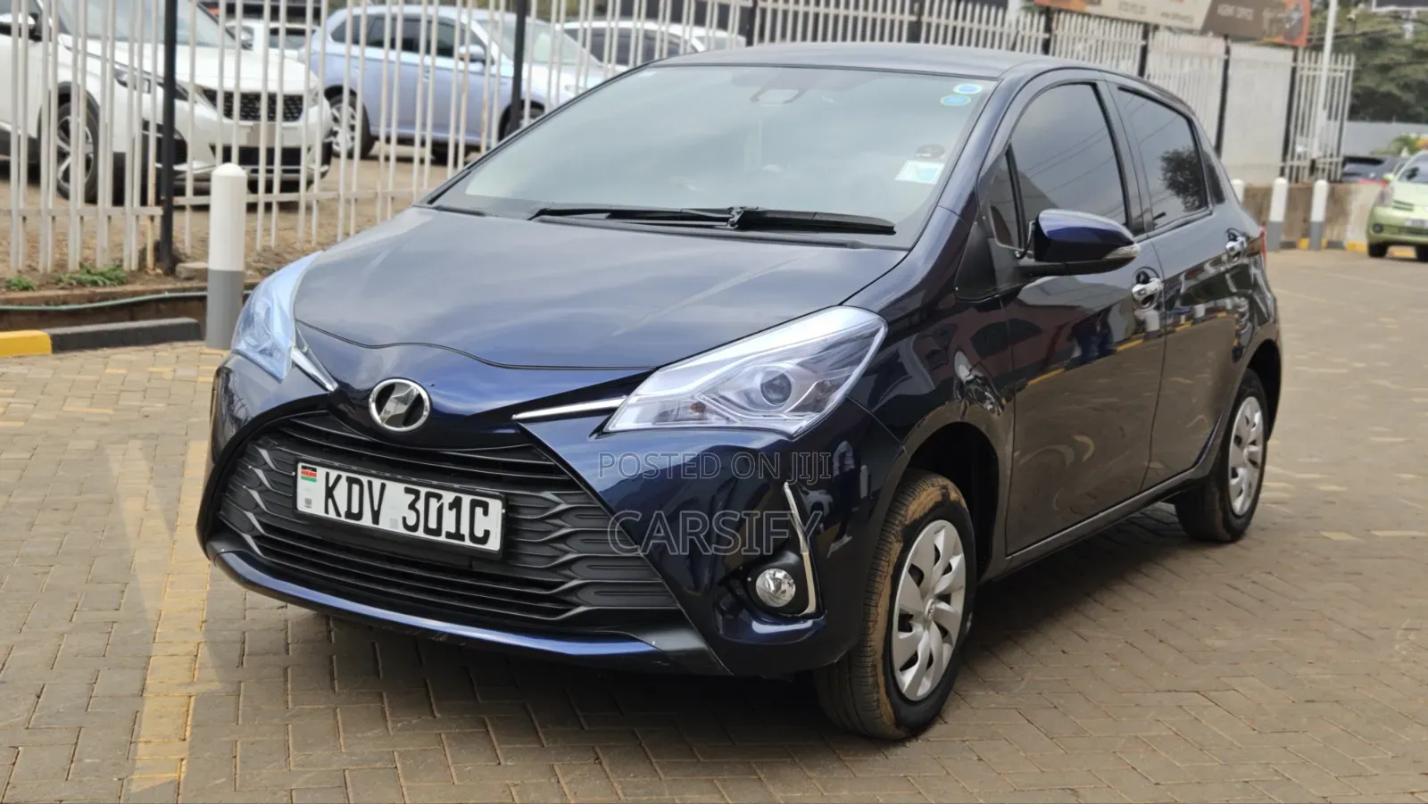 Toyota Vitz 1.0 FWD 5dr 2019 Blue