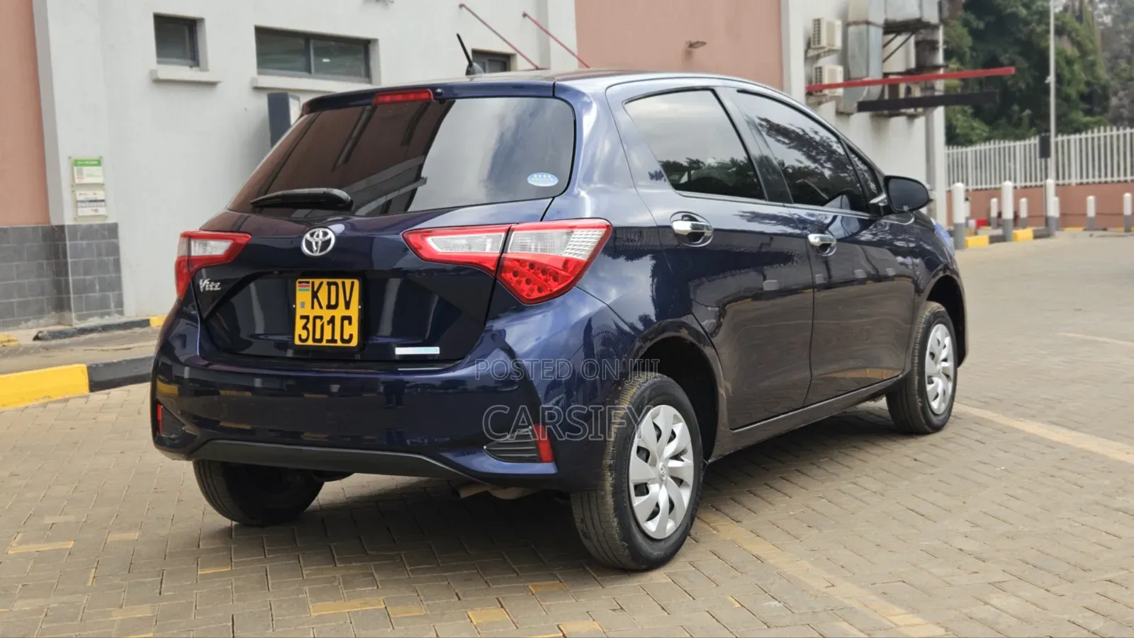 Toyota Vitz 1.0 FWD 5dr 2019 Blue