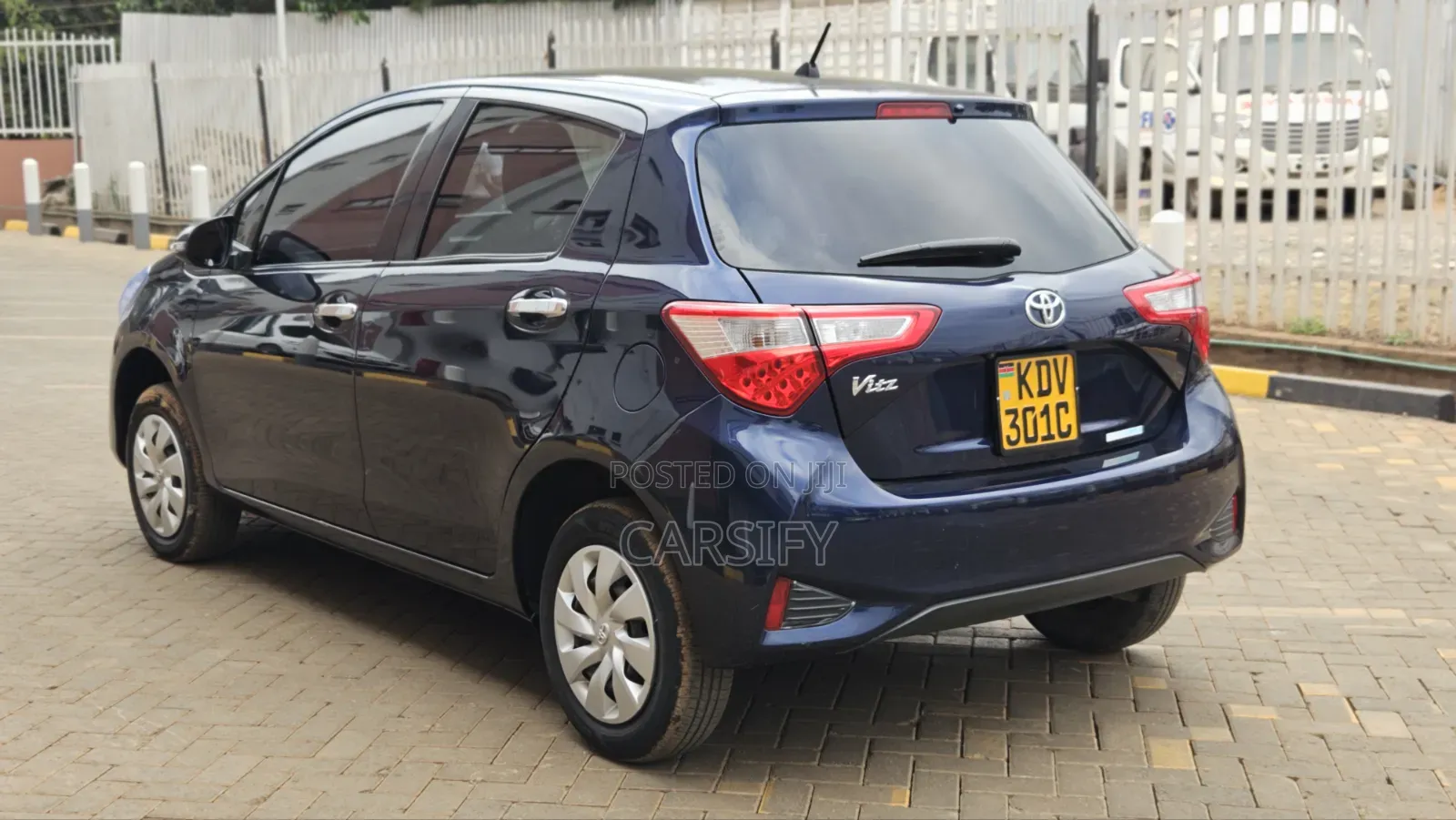 Toyota Vitz 1.0 FWD 5dr 2019 Blue