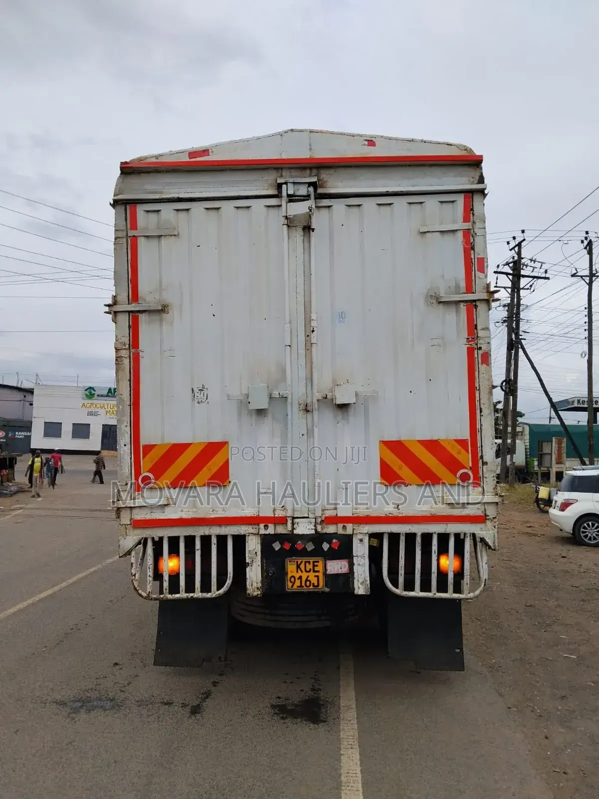 Mguu Kumi. Coverbody at Hand for Logistics