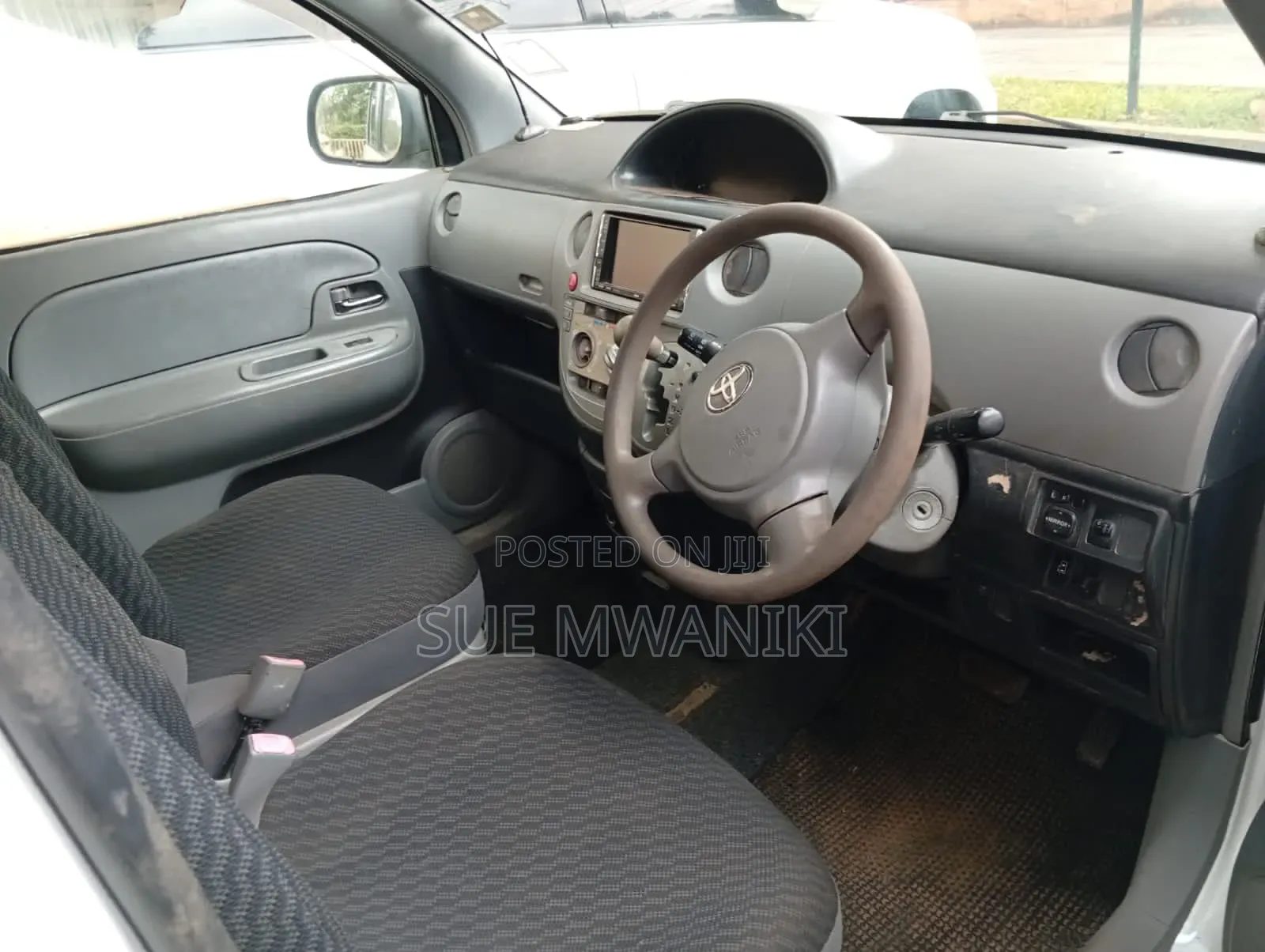 Toyota Sienta 2009 White