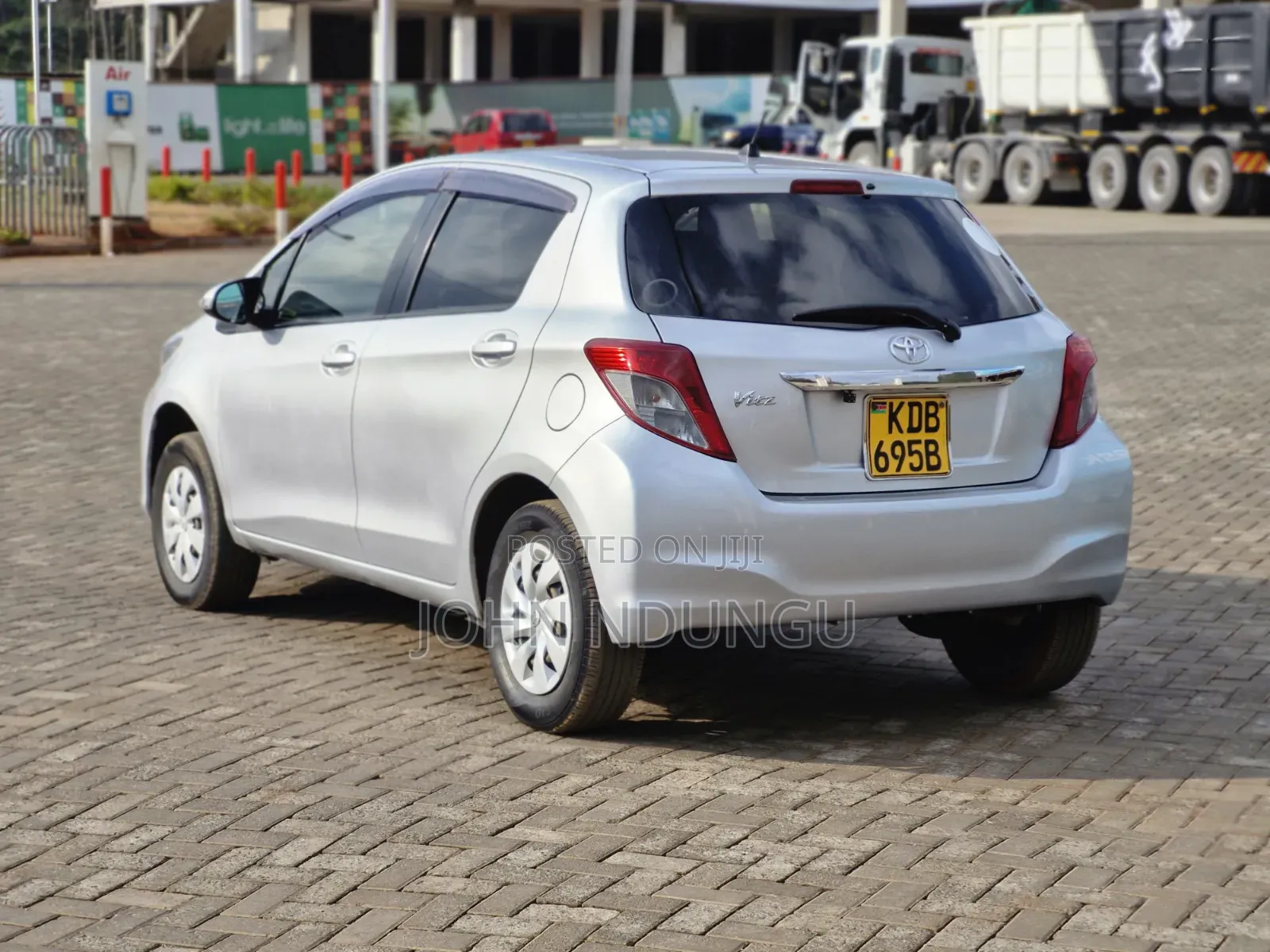 Toyota Vitz 2013 Silver