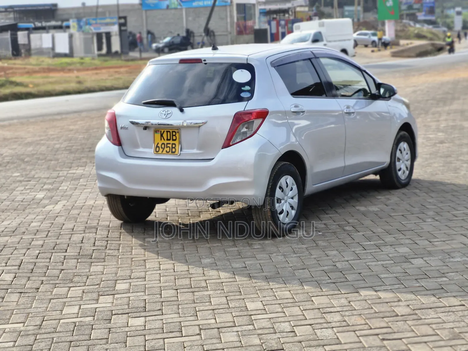Toyota Vitz 2013 Silver