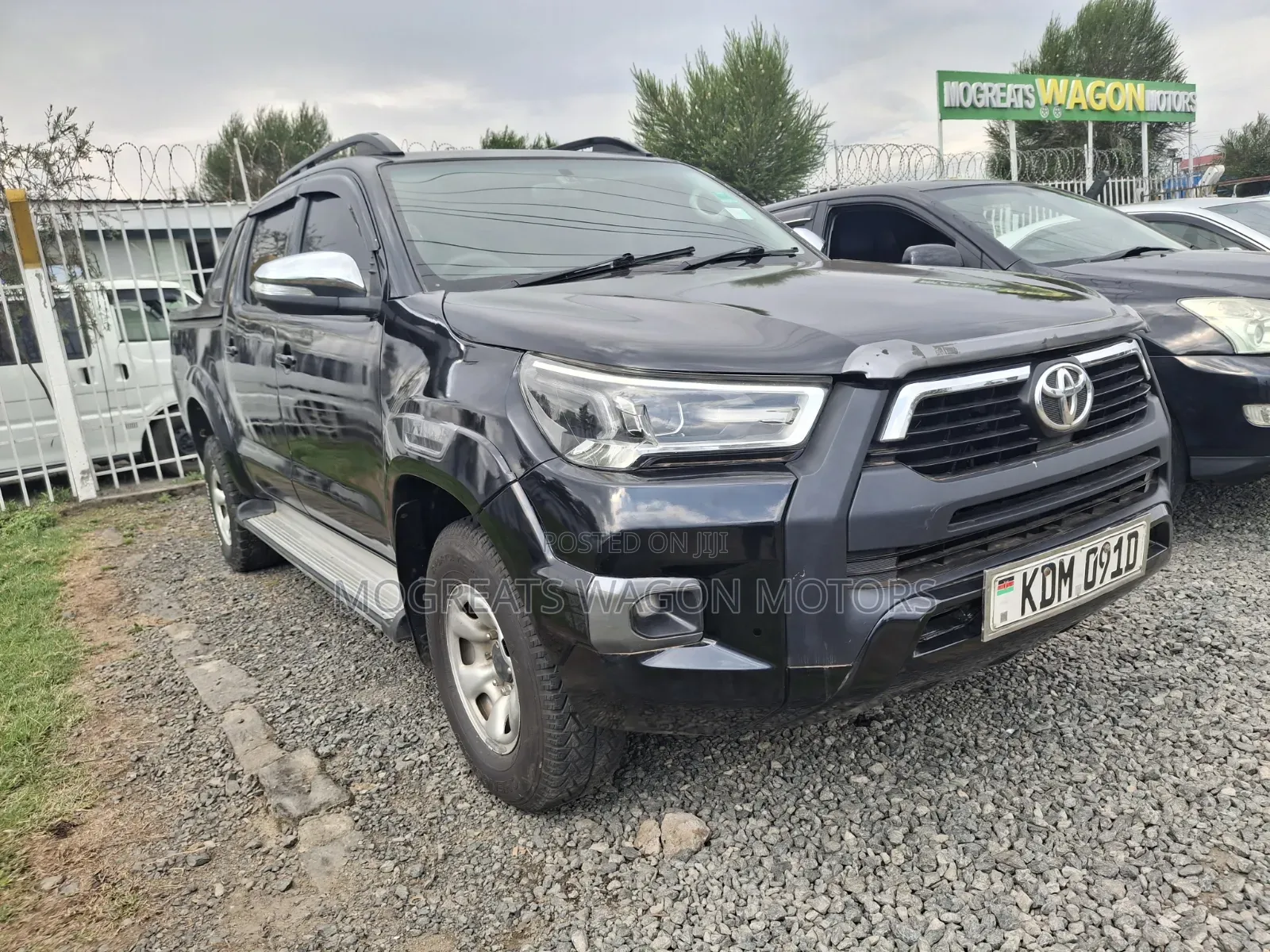 Toyota Hilux 2013 Black
