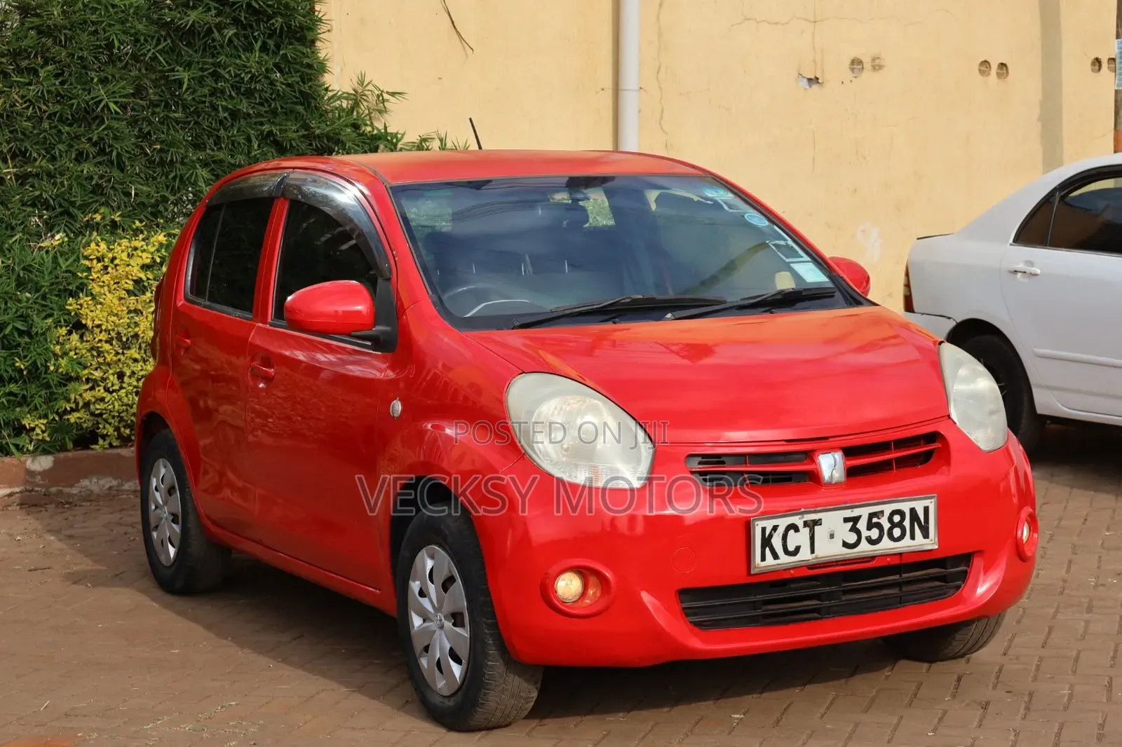Toyota Passo 2011 Red