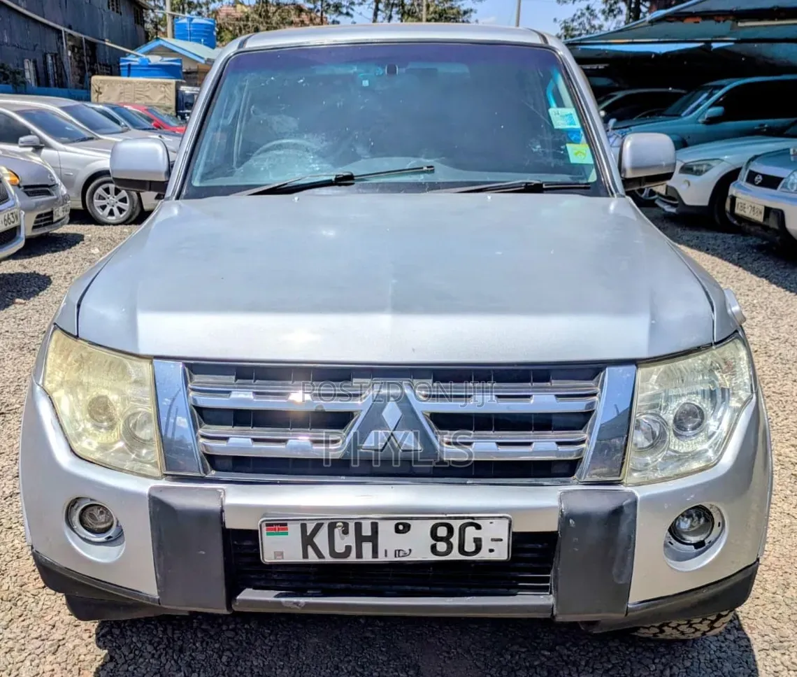 Mitsubishi Pajero 2009 Silver