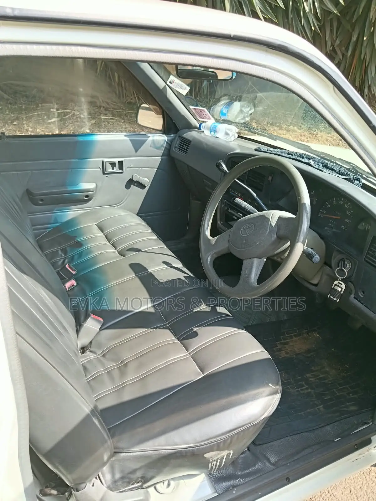 Toyota Hilux 2003 Yellow