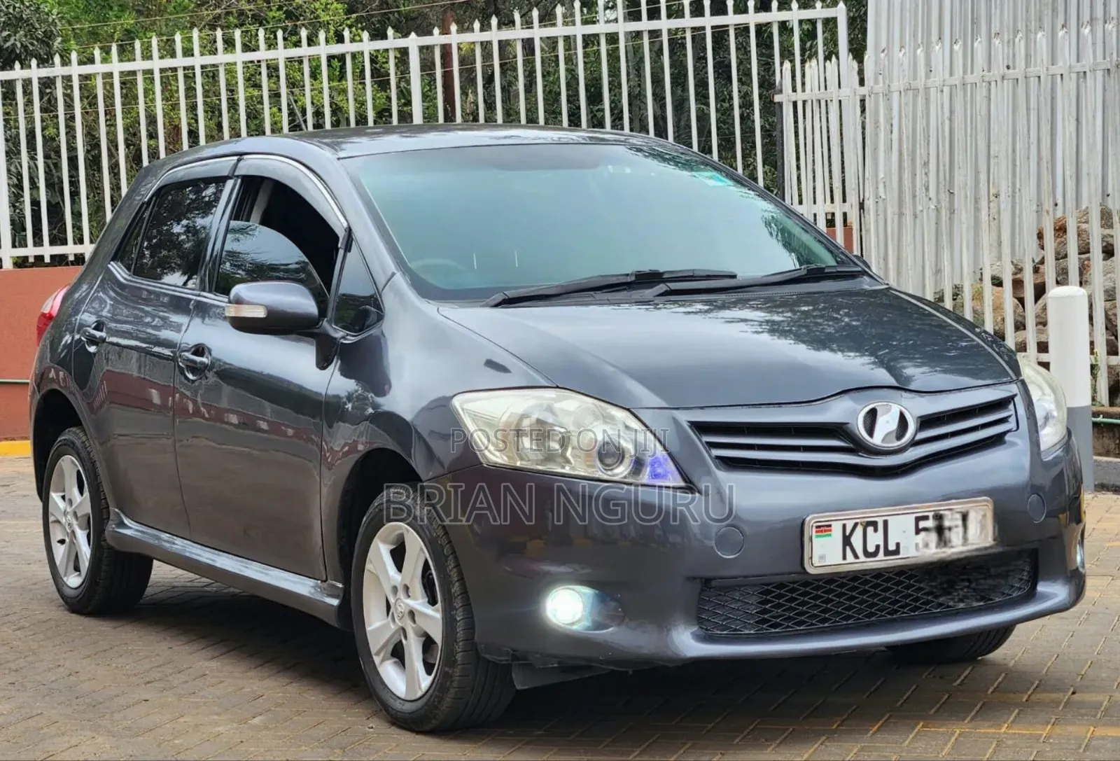 Toyota Auris 2010 Gray