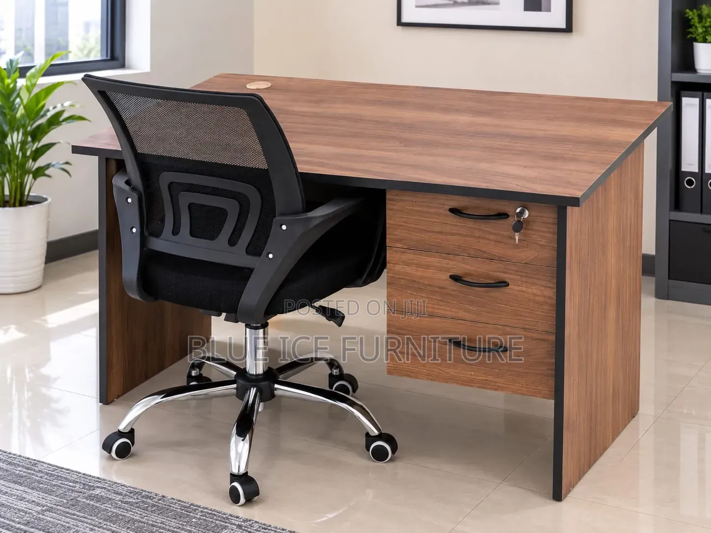 Modern Executive Office Desk With 3 Drawers Lockable Storage
