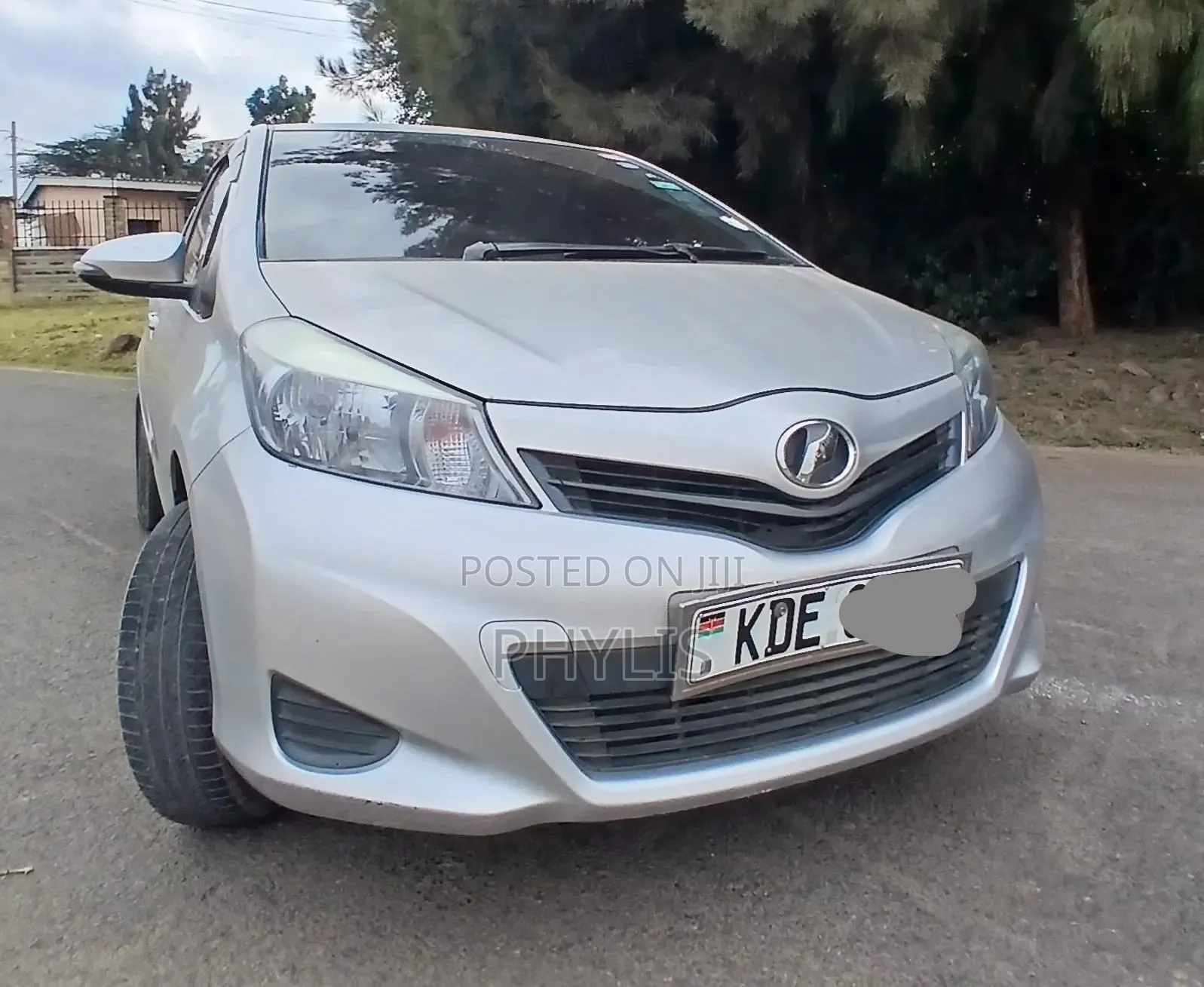 Toyota Vitz 2014 Silver