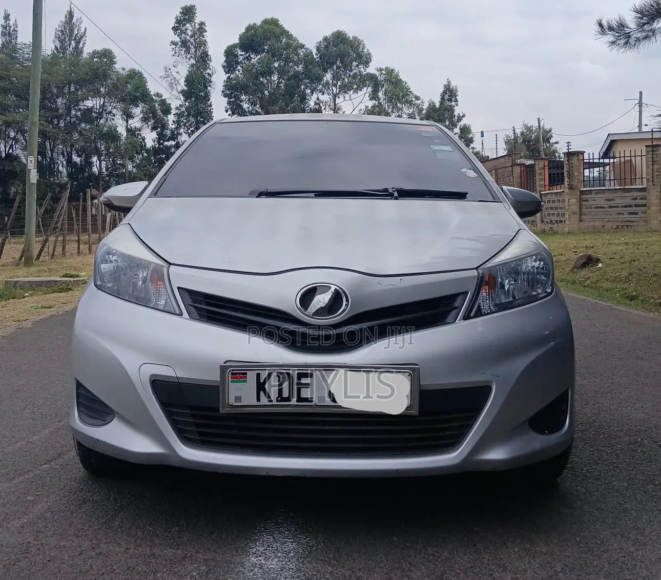 Toyota Vitz 2014 Silver