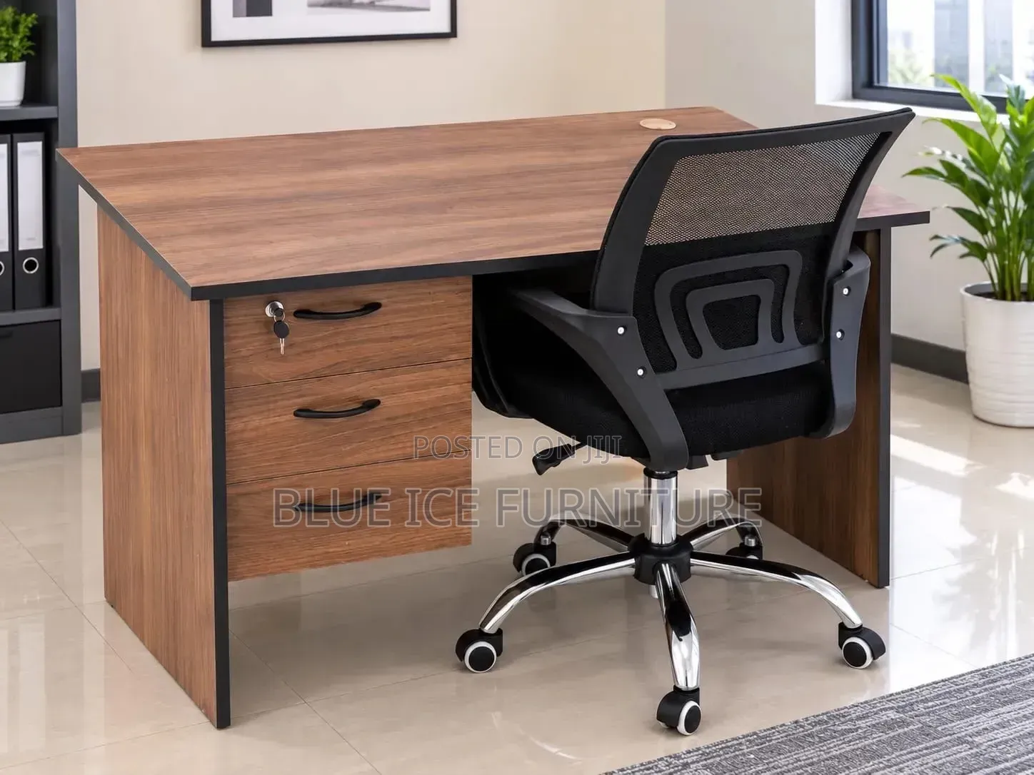 Modern Executive Office Desk With 3 Drawers Lockable Storage