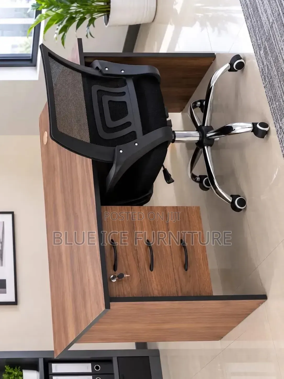 Modern Executive Office Desk With 3 Drawers Lockable Storage