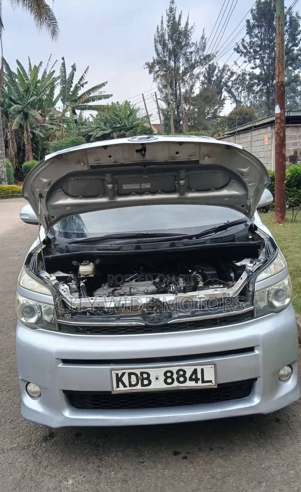 Toyota Voxy 2013 Silver