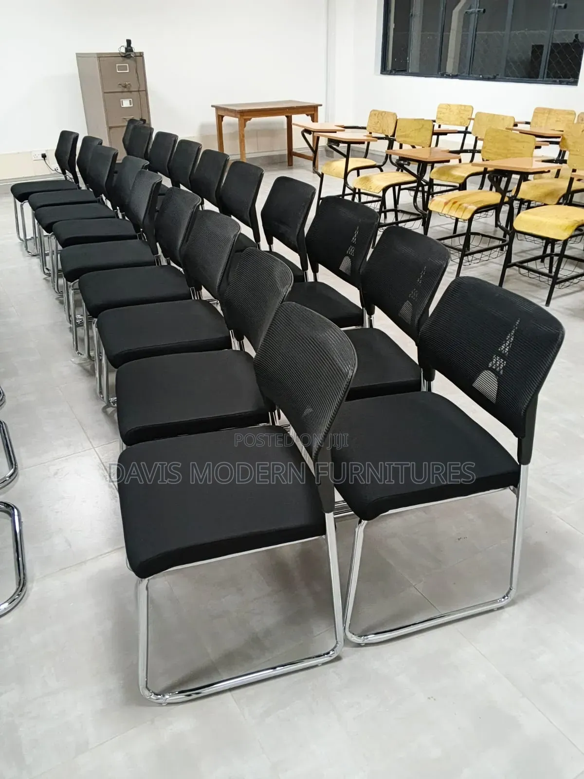 Mesh Visitors Chair