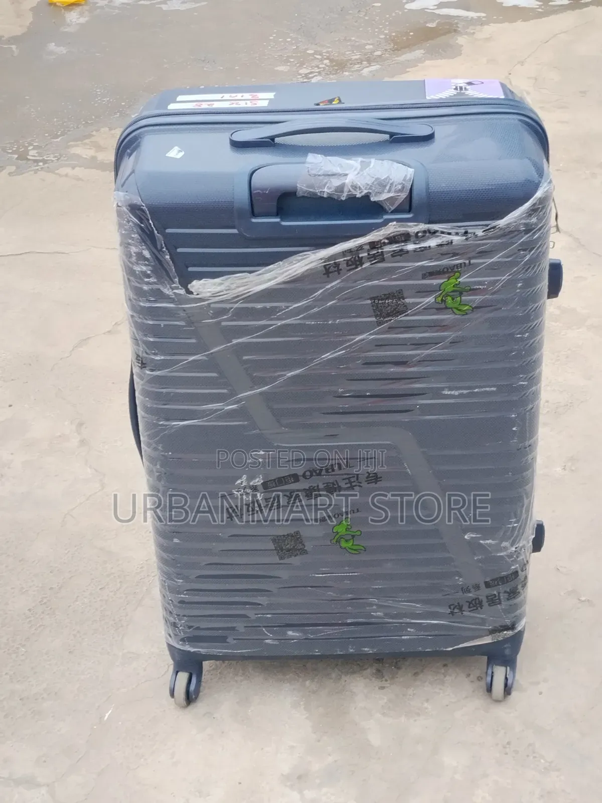 Large 81cm Rubber Travel Suitcase – 360° Spinner Wheels