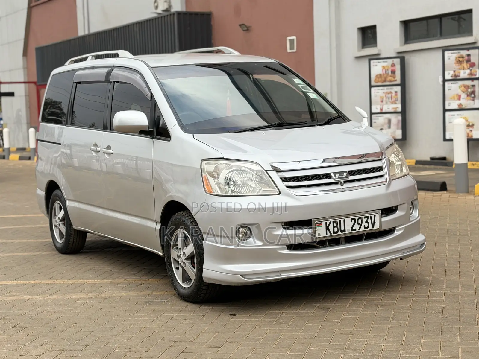 Toyota Noah 2.0 FWD (8 Seater) 2006 Silver