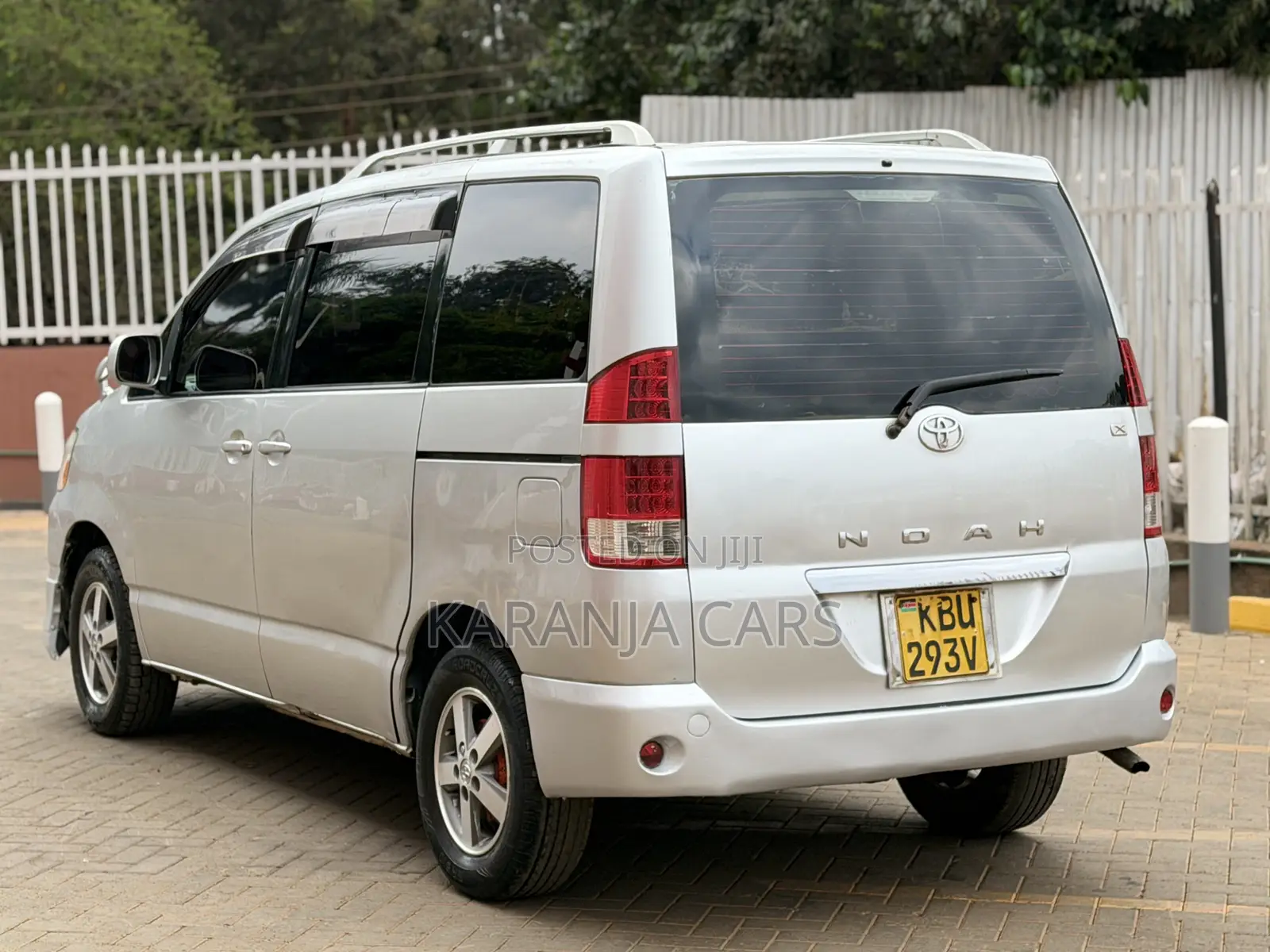 Toyota Noah 2.0 FWD (8 Seater) 2006 Silver