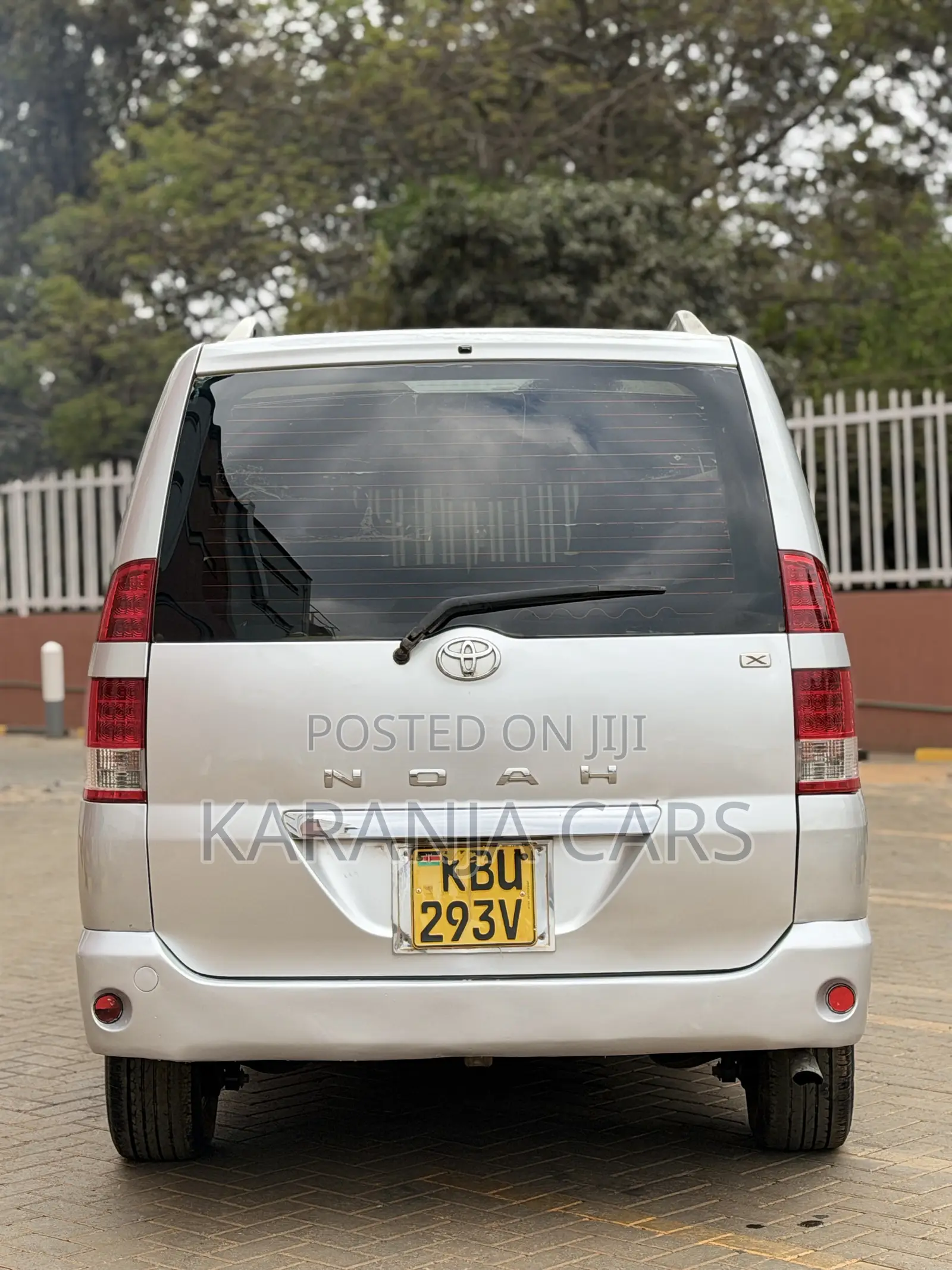 Toyota Noah 2.0 FWD (8 Seater) 2006 Silver