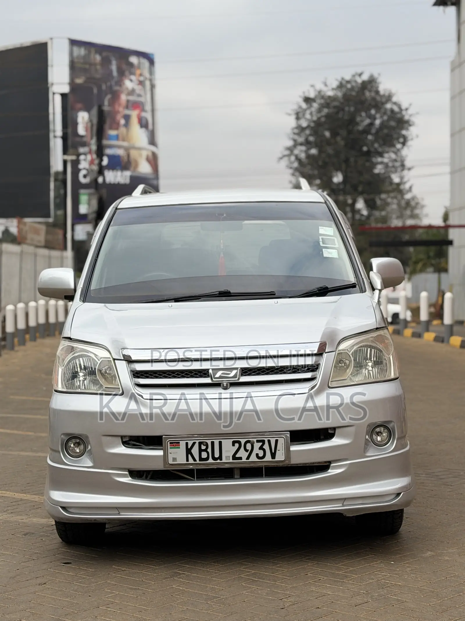 Toyota Noah 2.0 FWD (8 Seater) 2006 Silver