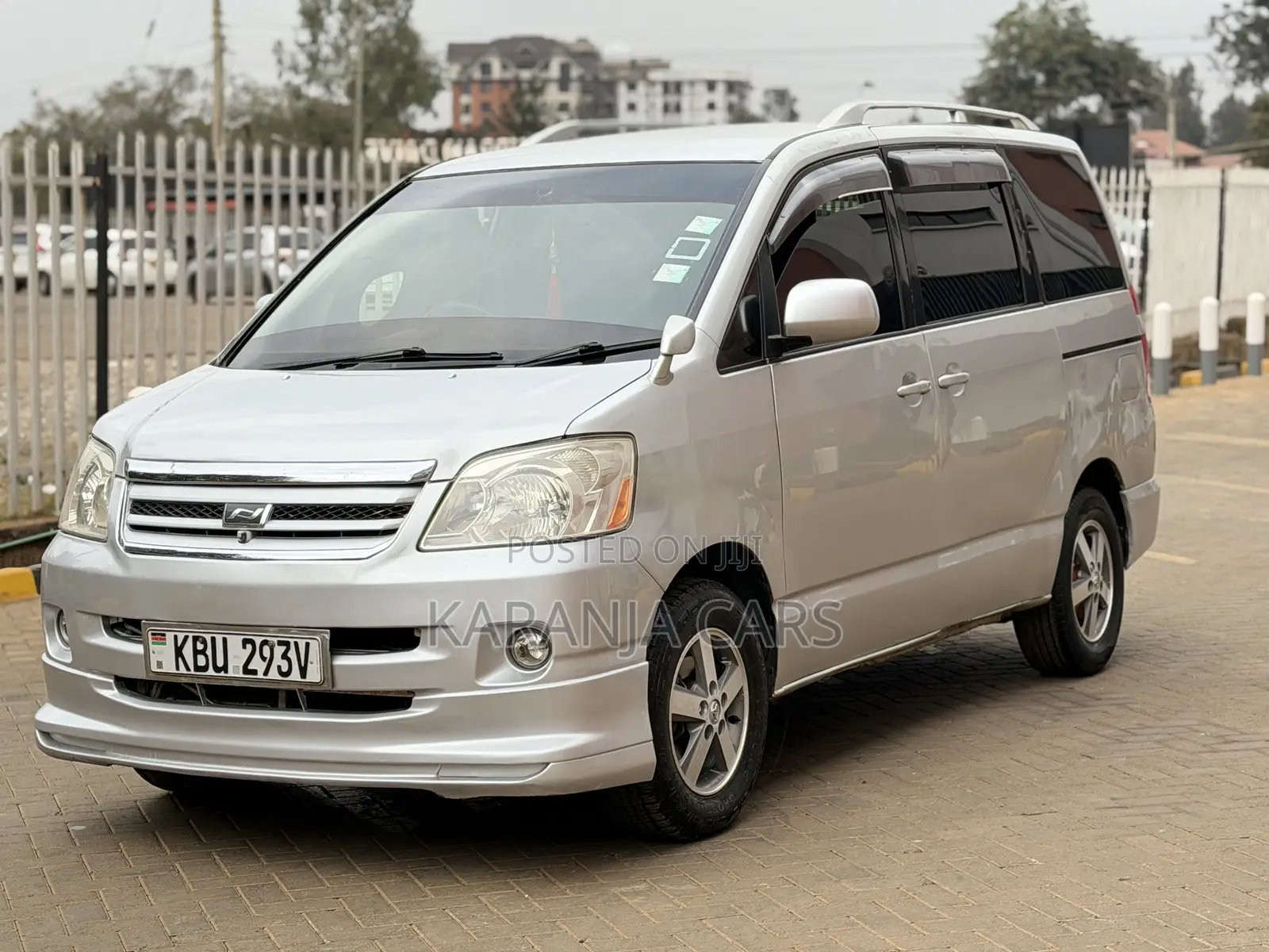 Toyota Noah 2.0 FWD (8 Seater) 2006 Silver